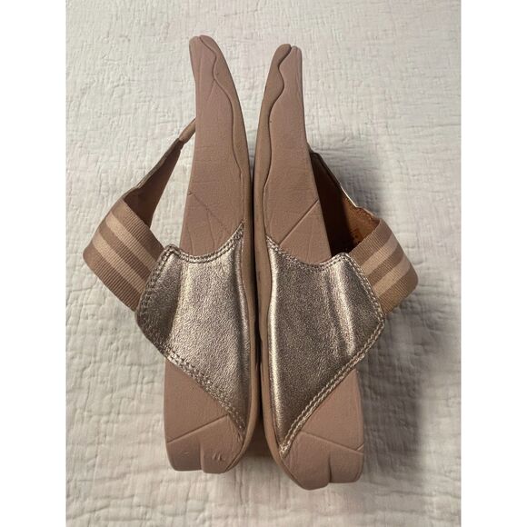 FitFlop Women’s Sandals – Metallic Bronze Flip Flop Sandals – Size US 7 / EU 38 - Picture 6 of 12